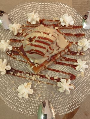 Bizcocho con helado de cacahuete y nata vegana at La Huella Vegana - Sandoval  in Madrid