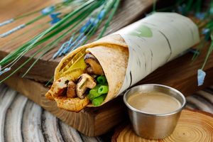 🔥 MUSELLA Sourdough Flatbread
Sourdough wrap with spiced tofu, long beans, roasted mushrooms, pickled cucumber, and miso sauce at TREEHOUSE - Causeway Bay in Hong Kong Island