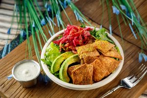 🥑 ORCHID Bowl
Avocado, kale, romaine, pickled onion, flatbread chips, cheezy blend, cashew ranch at TREEHOUSE - Causeway Bay in Hong Kong Island