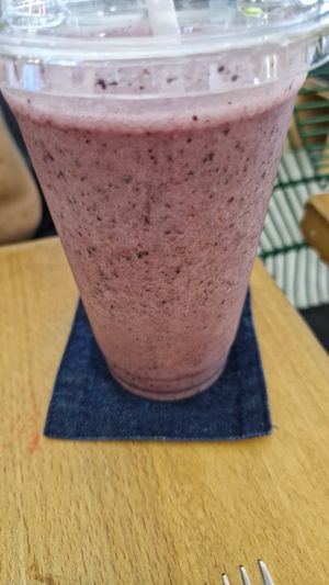 Summer berry smoothie at DPS - Fresh in Tuban