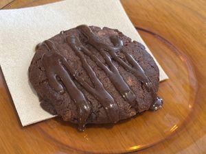  galleta de 3 chocolates vegan  at Simona Specialty Coffee Club in San Sebastian