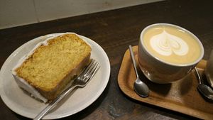 Café con leche de avena y bizcocho de limón at Simona Specialty Coffee Club in San Sebastian