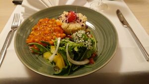 Kürbis-Kichererbsen-Curry mit Couscous at Konrad's in Burg