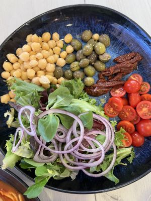 Italiana salad, order without the burrata   at Bella Pizzeria in Portimao