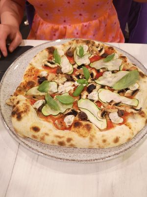 Vegan pizza at Bella Pizzeria in Portimao