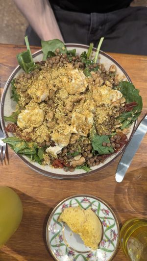 Ensalada de espinaca at Verde Pistacho in Buenos Aires