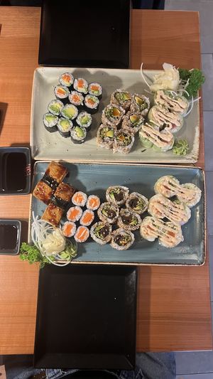 Sushi mit veganem Lachs, veganem Tunfisch, veganer Majo usw. 🤩  at Sushi Trier in Trier