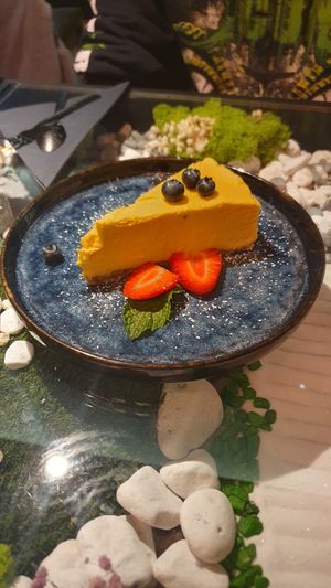 Mango-Cheesecake (schmeckt wie Mangolassi) at Emira in Berlin