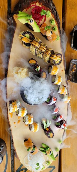 Sushi plate for two at Emira in Berlin