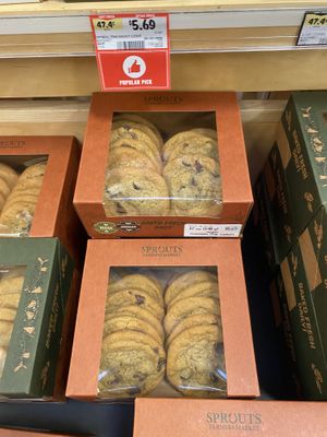 Vegan Chocolate Cookies 🍪  Are Too Tasty 💕 $5.69/PK #Veganuary at Sprouts Farmers Market in Dublin