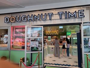 Front of store at Doughnut Time in Berlin