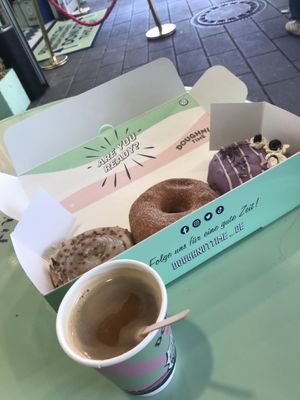 Coffee with oatmilk. Nr 1 apple pie flavour, nr 2 regular sugar doughnut, nr 3 blueberry cheesecake flavour.   at Doughnut Time in Berlin