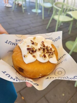 Apple pie cheesecake at Doughnut Time in Berlin