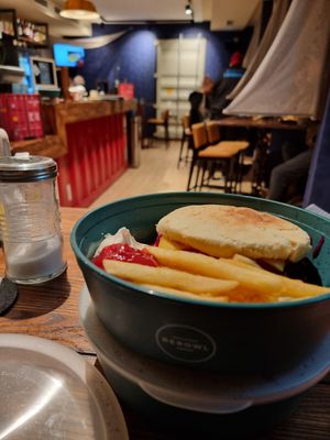 Burger to go at Helgoländer Fährhaus in Heligoland