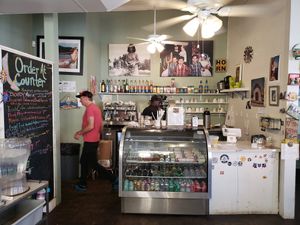 Nice vibes at Horn's Eatery in New Orleans