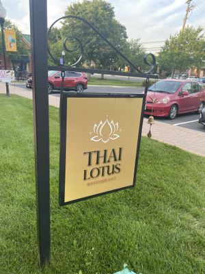 Sign out front   at Thai Lotus in Winchester