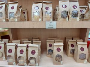 Cookies (no egg, contains milk) at Chi Lin Vegetarian - 志蓮素食品 in Hong Kong Island
