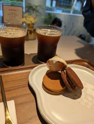 Good patisserie. Raisin in one the cookie at Blivin Bakery 植物系生吐司專門店 in Taipei