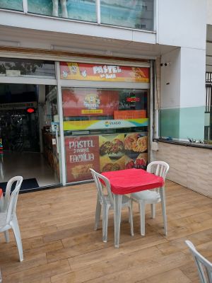 Temos um espaço ao ar livre tranquilo e acolhedor. at Pastelaria Pastel da Ilha in Guaruja