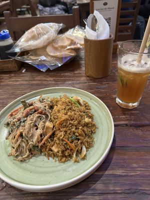 1/2 gabo gabo 1/2 veg fried rice with lemon iced tea  at DPS - Made's Warung in Denpasar