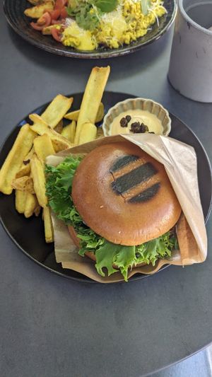 🍔 Vegan Burger (10,90€) | with fries 🍟 + 2,50€ at Nihe in Tallinn