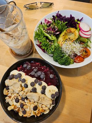 Vegan Breakfast (Porridge Bowl + Breakfast Bowl) at Nihe in Tallinn
