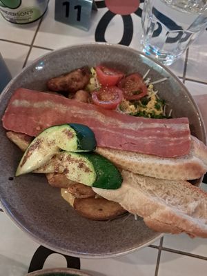 Tofu scramble bowl with potatoes at Nihe in Tallinn