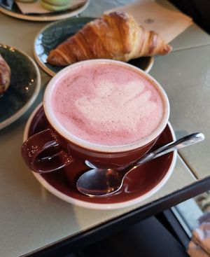 Raspberry chai latte at Nihe in Tallinn