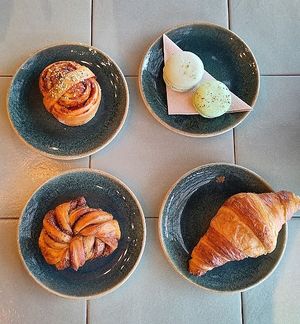 These and two hot drinks were just around 21 euros! From up left: pizza roll, macarons (pistachio & mint-choc), cardamom roll, and croissant at Nihe in Tallinn