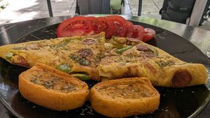 Vegan Sausage Omelette at Early Bites in Athens