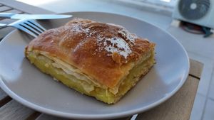 Cream-filled pastry (take away) at Early Bites in Athens