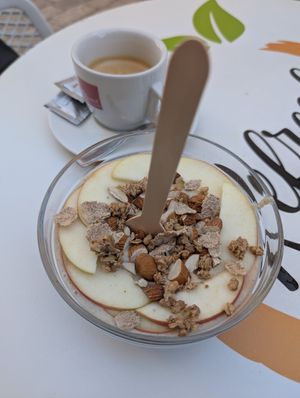 Apple cinnamon oatmeal at Refresh Juice Bar in Dubrovnik