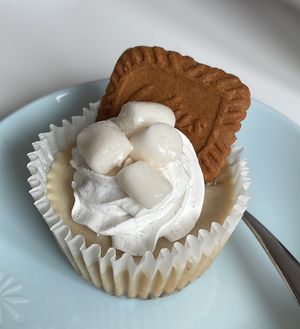 Vegan cheesecake muffin with marshmellows and lotus cookie  at Mealans - 밀랑스 in Seoul