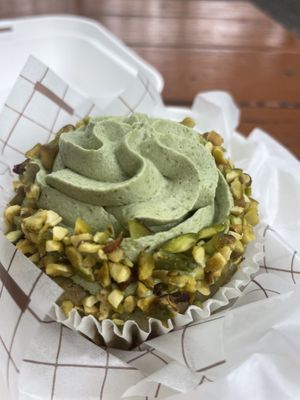 Pistachio Cupcake 5.800  at Mealans - 밀랑스 in Seoul