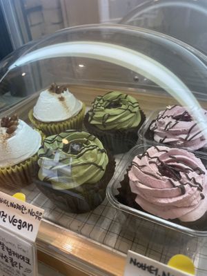Vegan selection: cinnamon, choc matcha, cherry choc   at Mealans - 밀랑스 in Seoul