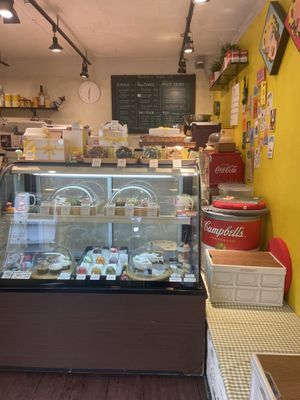 Clearly marked, owner speaks English. Cookies non vegan   at Mealans - 밀랑스 in Seoul