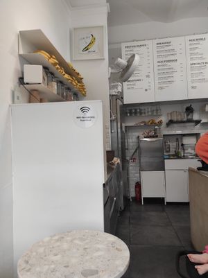 Inside at Superfood Deli 1010 in Vienna