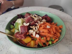 Sashimi bowl at Superfood Deli 1010 in Vienna