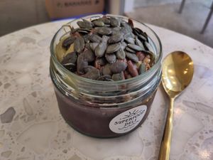 Dubai chocolate acai bowl at Superfood Deli 1010 in Vienna