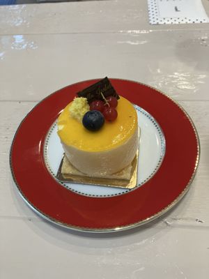 Zomerse verrassing ☀️  at Isabella Glutenfreie Pâtisserie - Eduard-Breuninger-Straße in Stuttgart