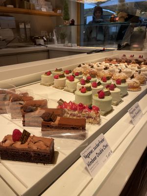 Theke   at Isabella Glutenfreie Pâtisserie - Eduard-Breuninger-Straße in Stuttgart
