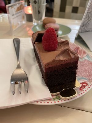 Schoko Himberre  at Isabella Glutenfreie Pâtisserie - Eduard-Breuninger-Straße in Stuttgart