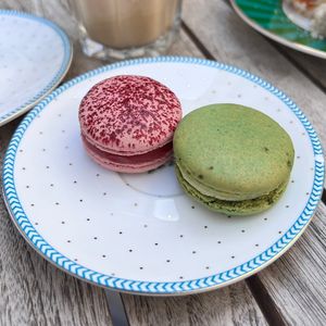 vegan raspberry & lime macarons  at Isabella Glutenfreie Pâtisserie - Eduard-Breuninger-Straße in Stuttgart