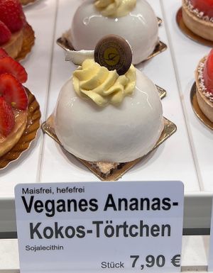 vegan pineapple cake  at Isabella Glutenfreie Pâtisserie - Eduard-Breuninger-Straße in Stuttgart