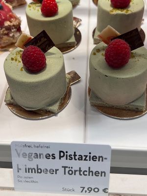 vegan pistachio cake  at Isabella Glutenfreie Pâtisserie - Eduard-Breuninger-Straße in Stuttgart