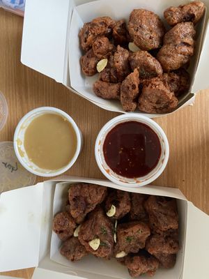 I ordered the garlic chicken and spicy seasoned chicken   at Vampire's Chicken in Seoul