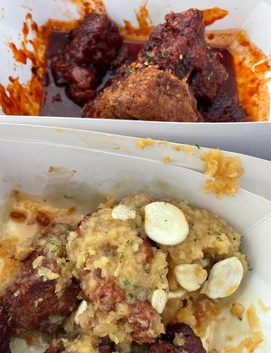 2 different sauces  at Vampire's Chicken in Seoul