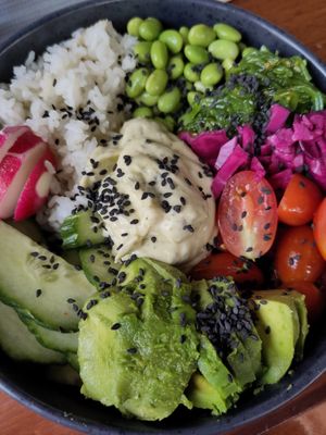 Vegan poke bowl at Lilli in Valga