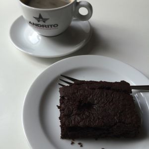 vegan brownie & great coffee at MiiT in Riga