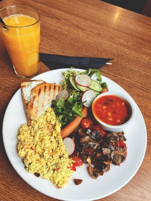 vegan english breakfast at MiiT in Riga